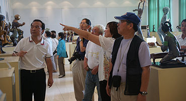 日本客戶在宇達(dá)藝術(shù)館參觀